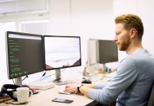 Zo creëer je zekerheid voor jezelf als zzp’er beginnend ondernemer achter de computer