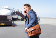 Hoe ga jij betalen als je op reis bent? zakenman op reis