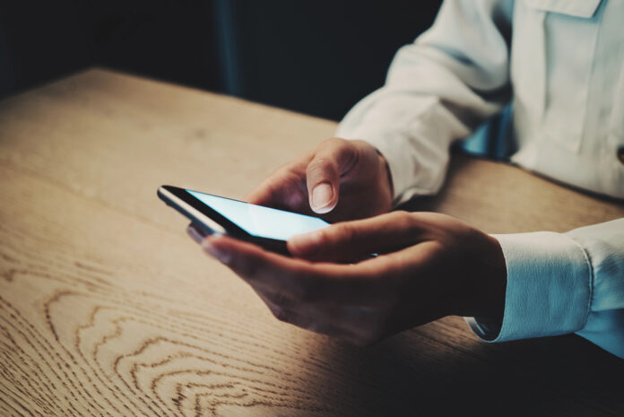 hand vrouw mobiel hand vrouw mobiel